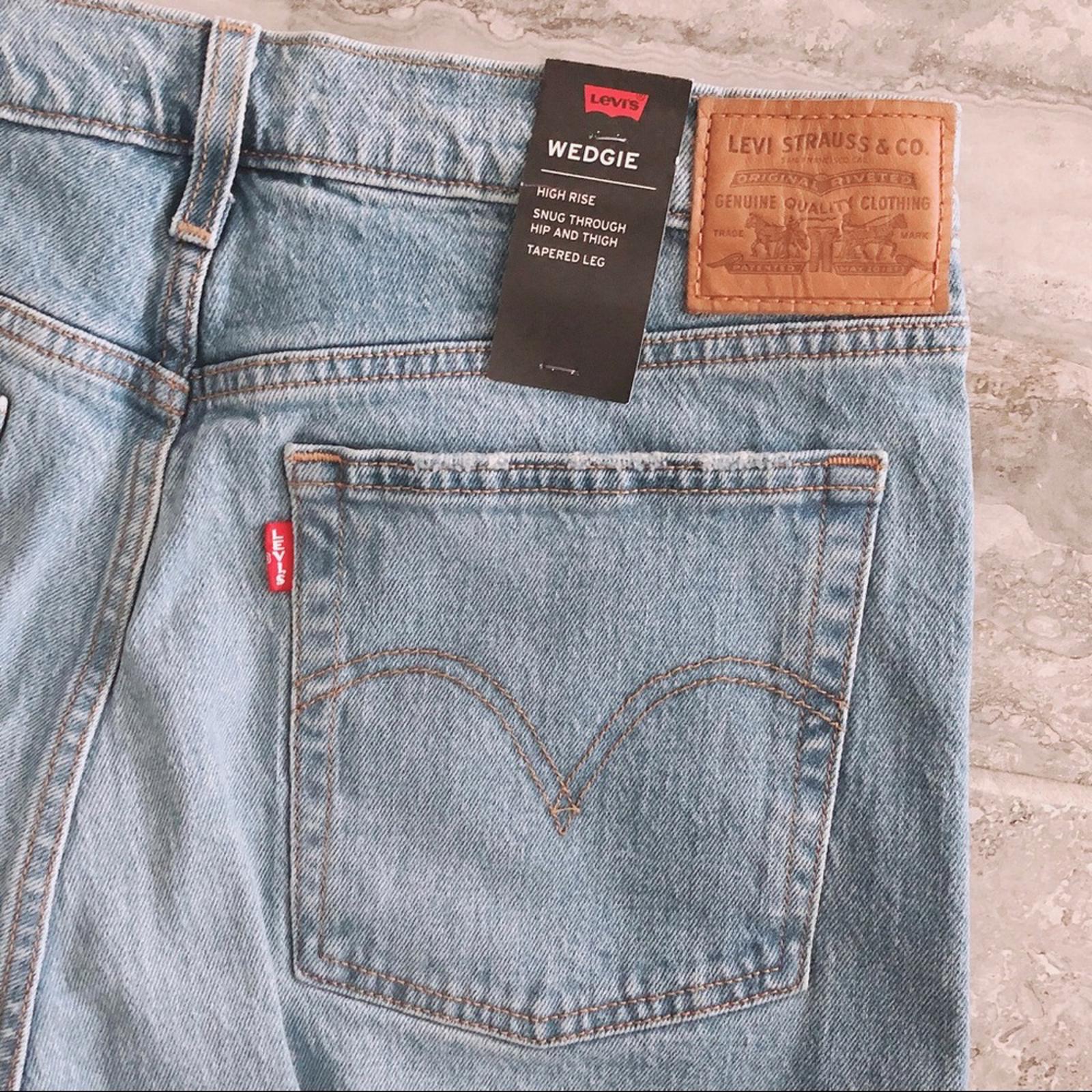 Levi’s Premium Wedgie Icon High-Rise Blue Jeans, Size 32 New with Tag