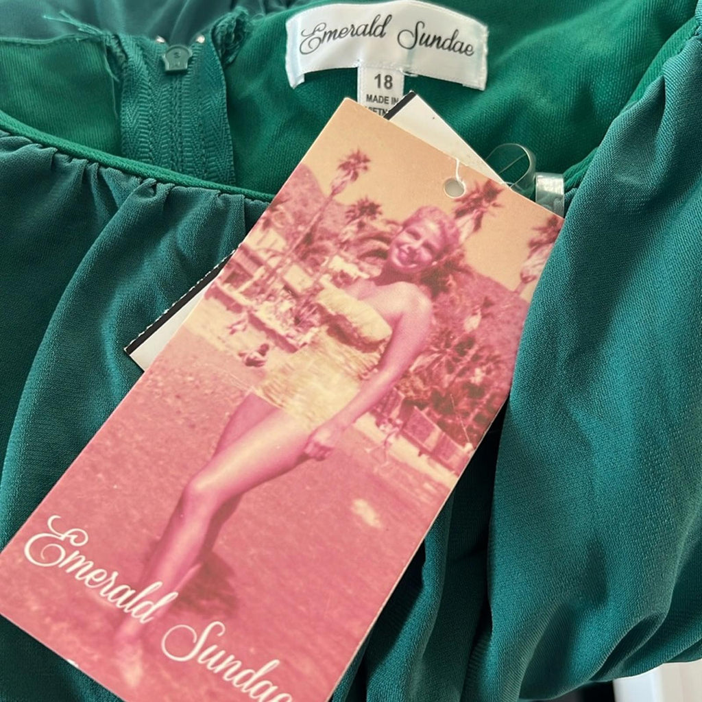 Emerald Sundae Plus Ruched Knee Bodycon Dress in Hunter Green, Size 18 NWT