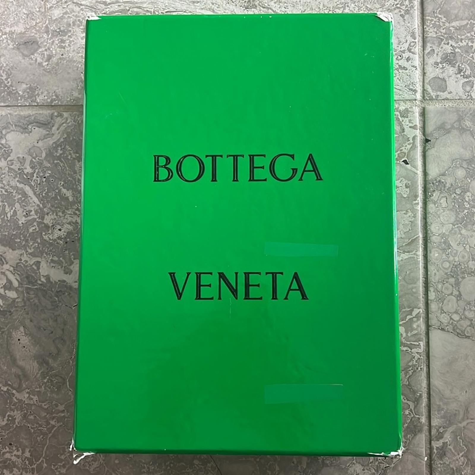 Bottega Veneta Lido Leather Flat Slides in Black, Size 42 -Like New Retail 1,250