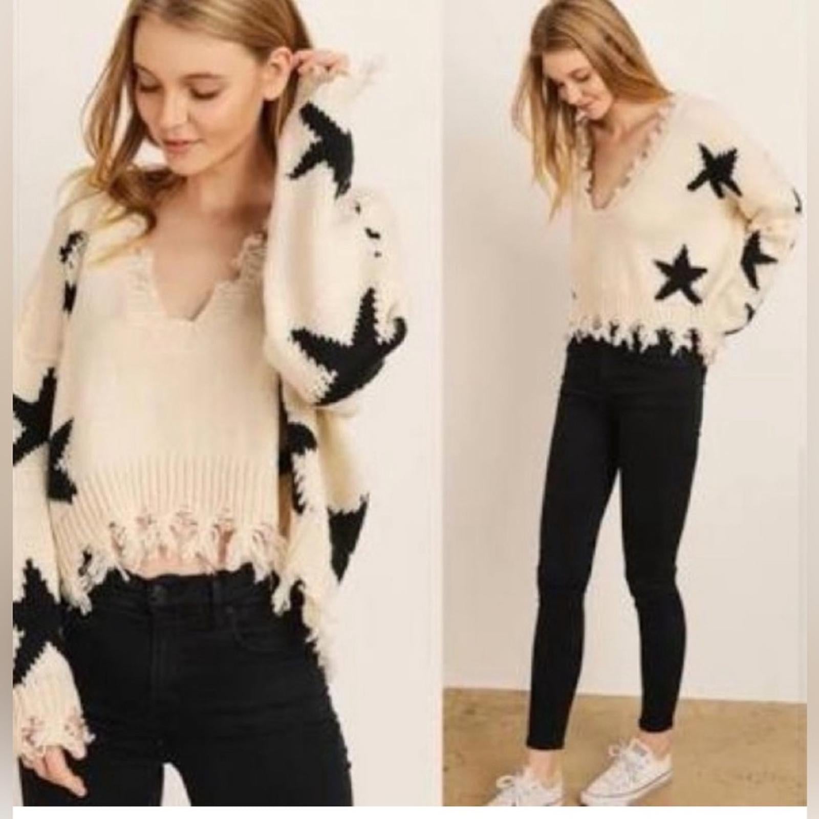 STORIA Oversized Distressed Star Sweater with V-Neck Back, Size S EXCELLENT!