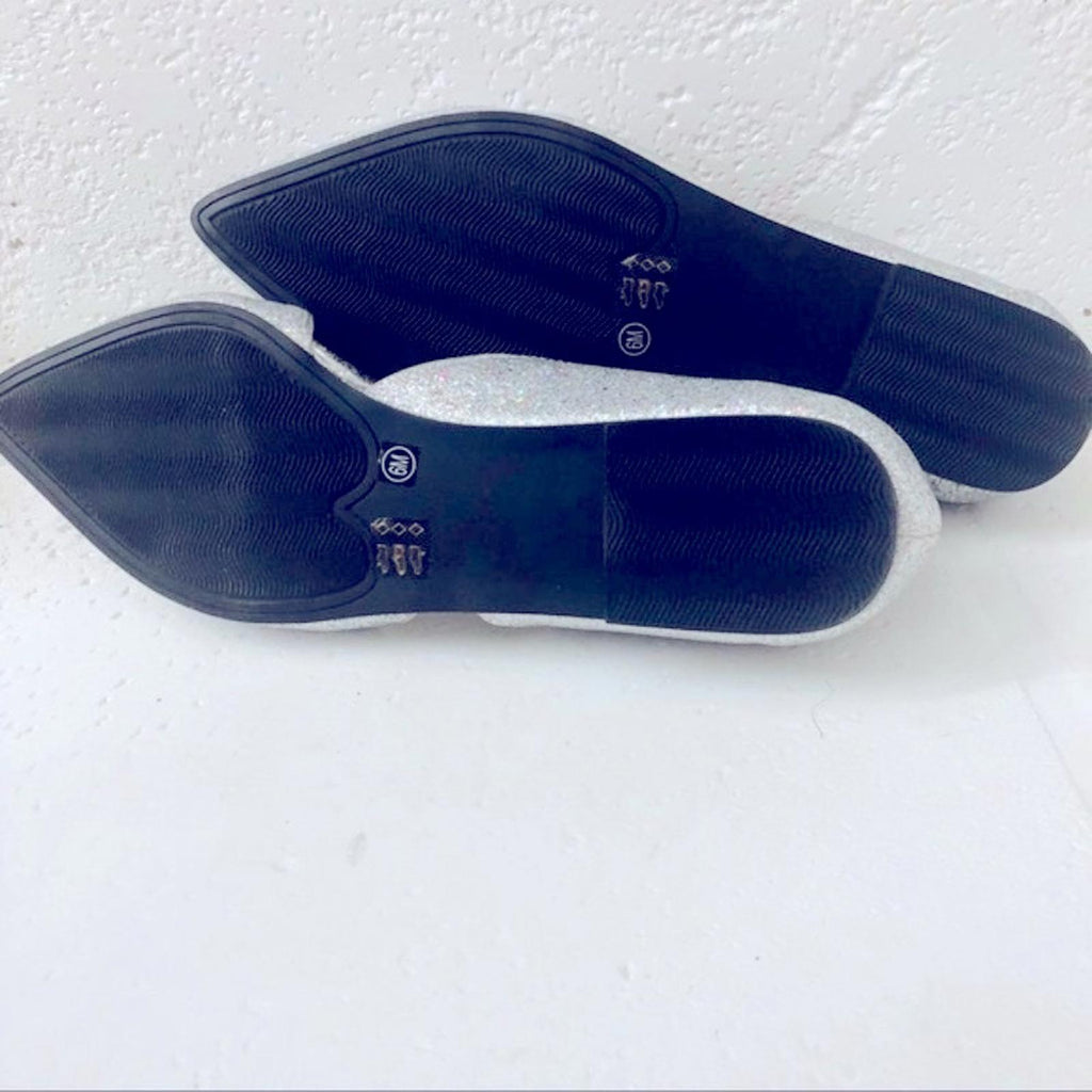 NEW CL Laundry Platinum Heart Pointed Toe Shoes, Silver Size 6M New w/o Box