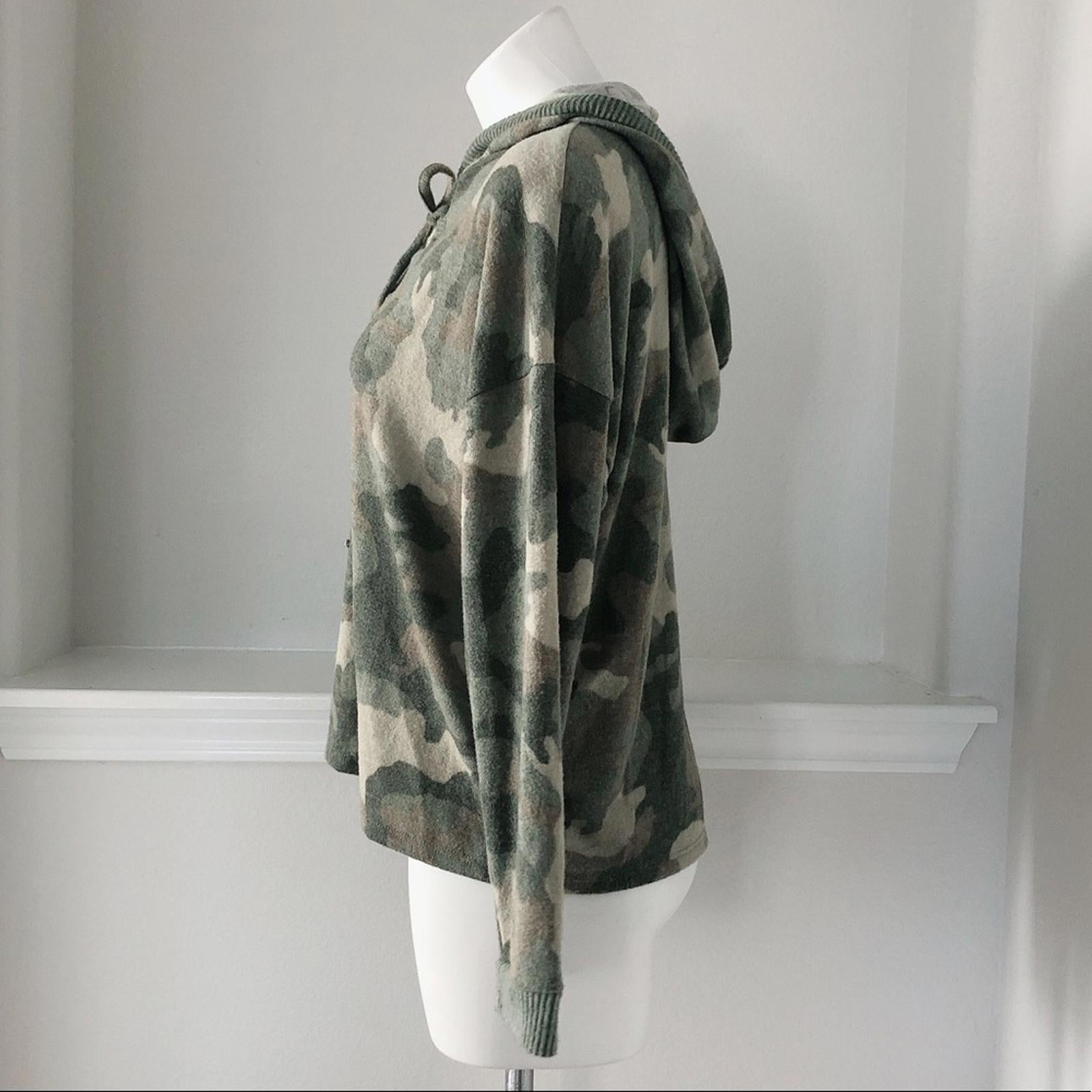 Pink Republic Hooded Sweatshirt in Camo Print, Green Size XL New w/Tag