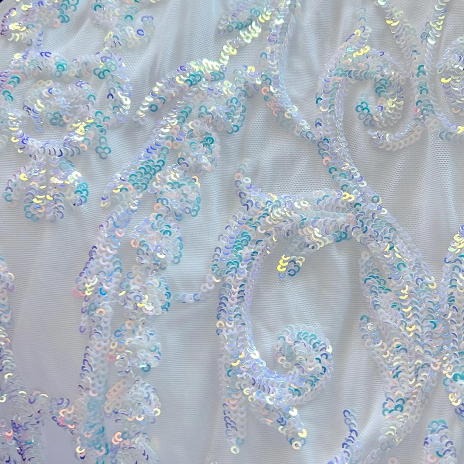 Aqua x Bloomingdale’s Filigree Sequin Gown in White Size 4 New w/Tag Retail $338