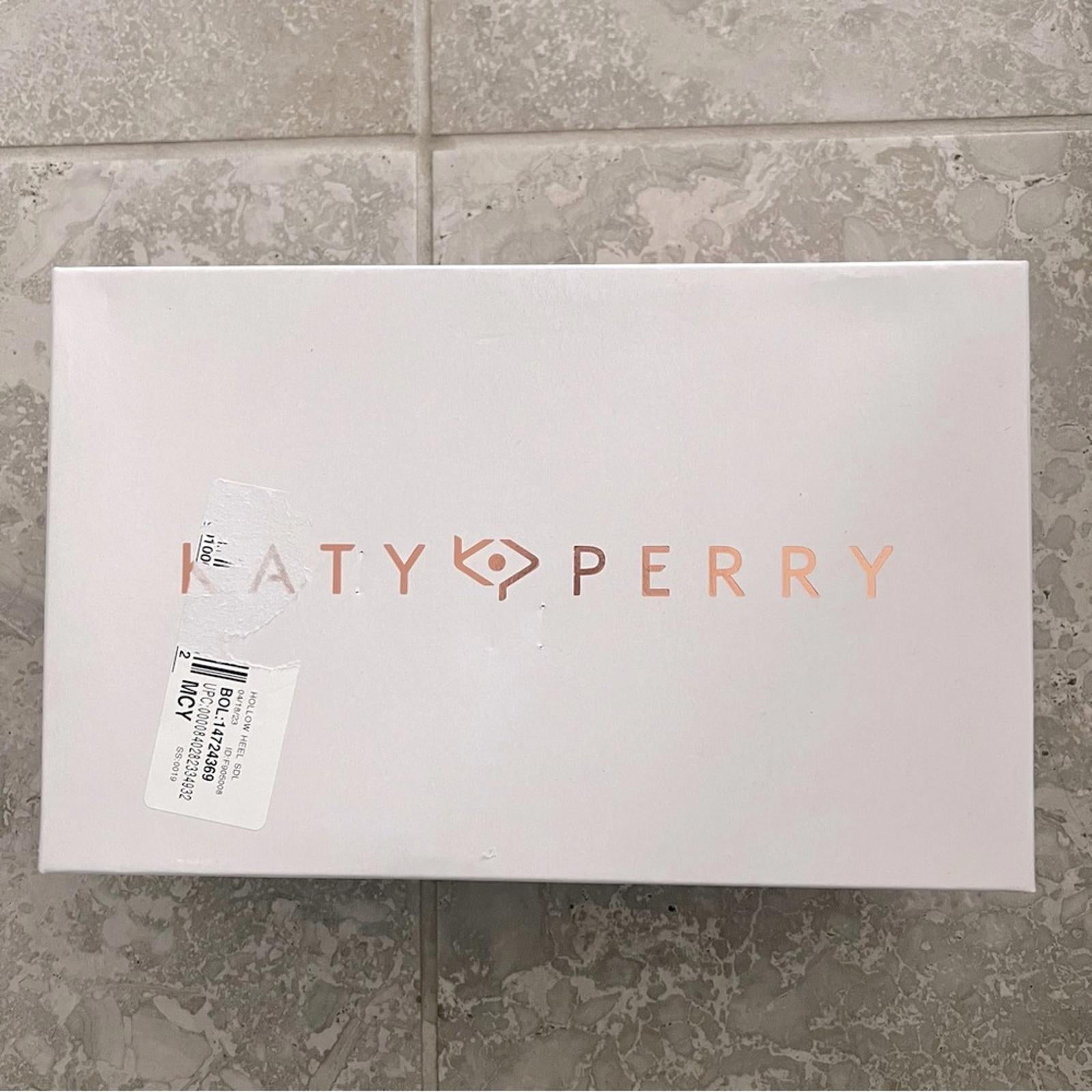 Katy Perry The Hollow Heel Sandal in Celery Green, NWT, Size 10