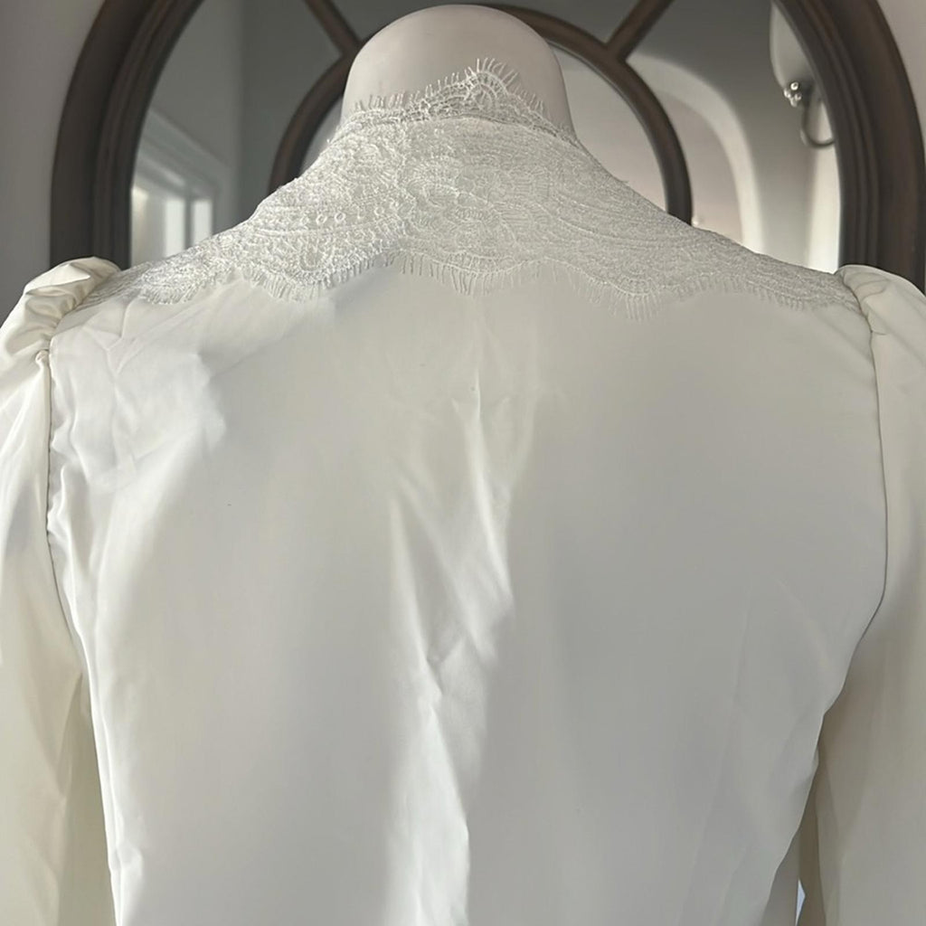 Beulah Style Lace V-Neck Blouse in White, Size XS NEW w/Tag $154