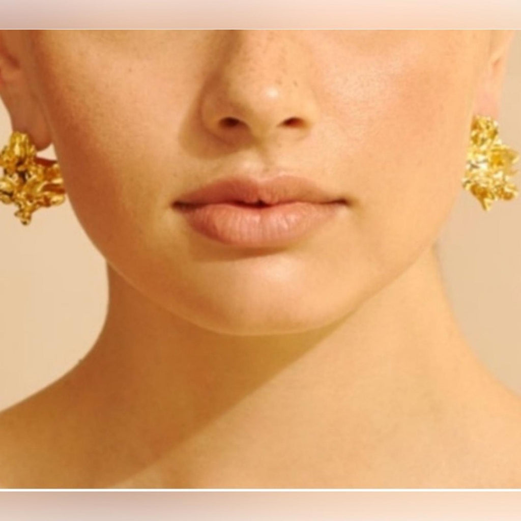 NEW Amber Sceats Reese Earrings 24K Gold Plated w/ Black Pouch Retail $229