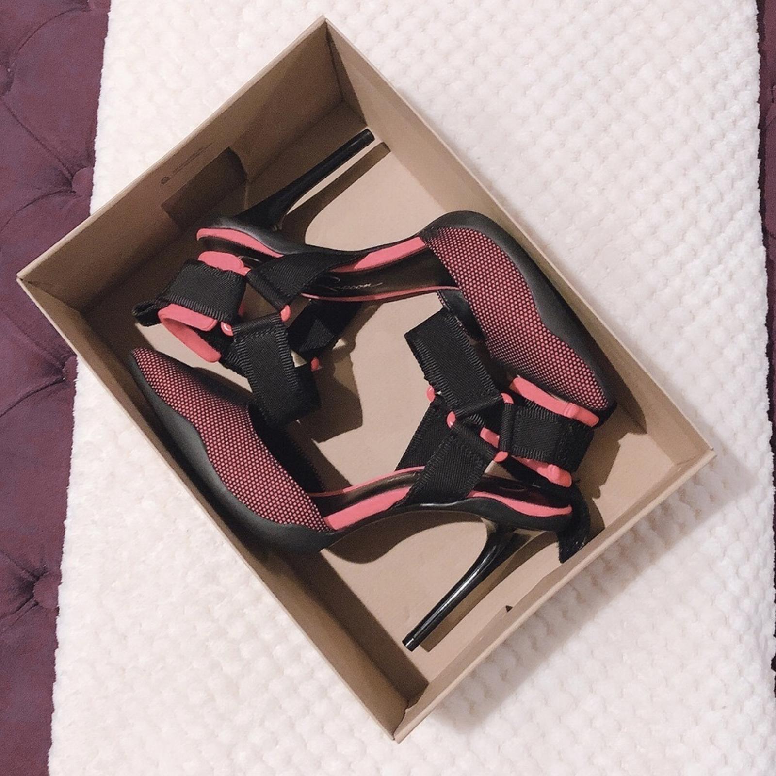 Jessica Simpson Gazelle Pump Pointed Toe in Pink & Black, Size 7M New in Box
