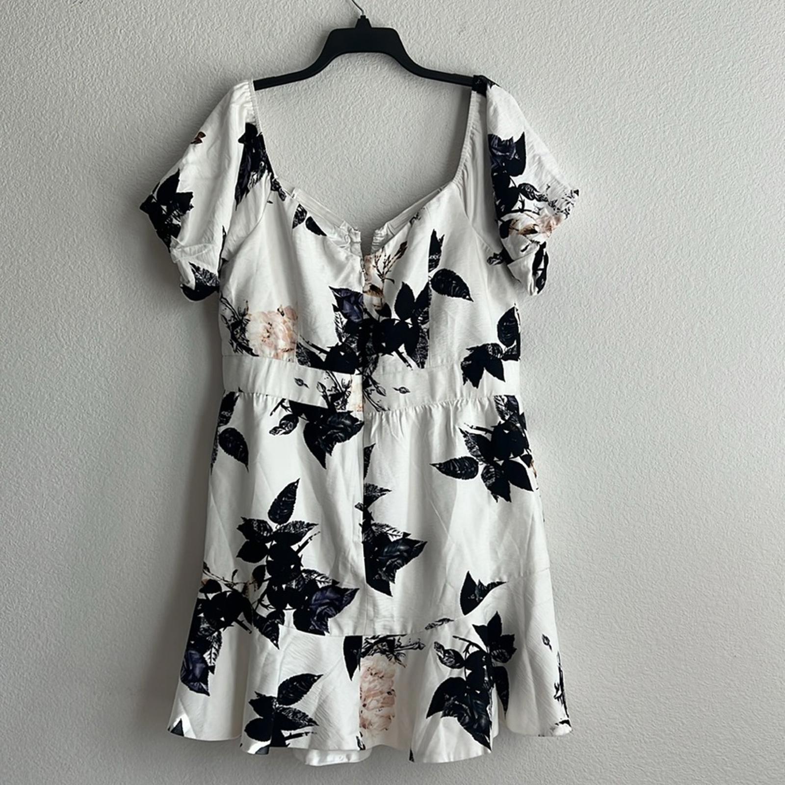 City Chic Aria Floral Dress in Cream, NWT, Size M/18