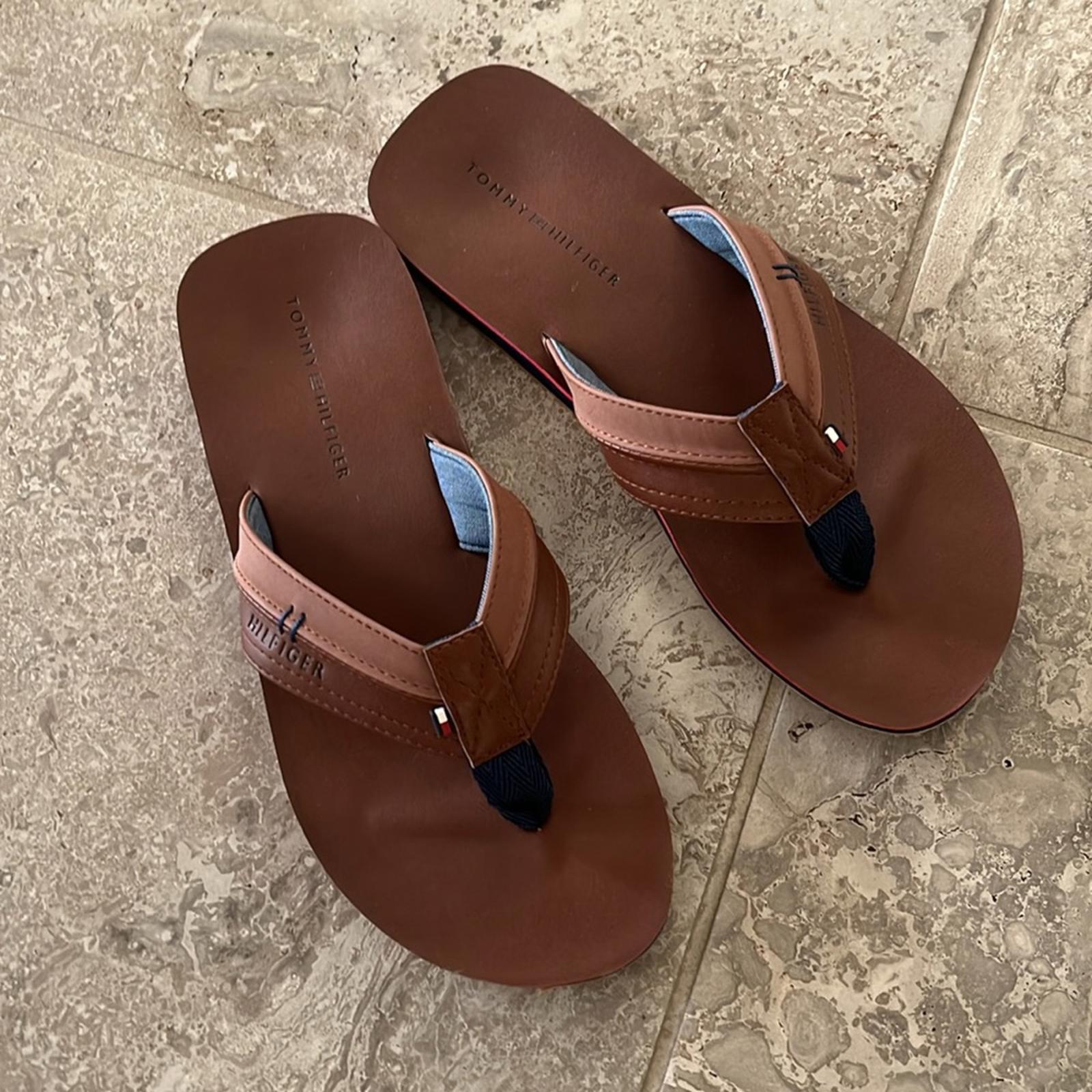 Tommy Hilfiger Drolo Medium Brown Flip Flop Sandals, Size 10 New in Box