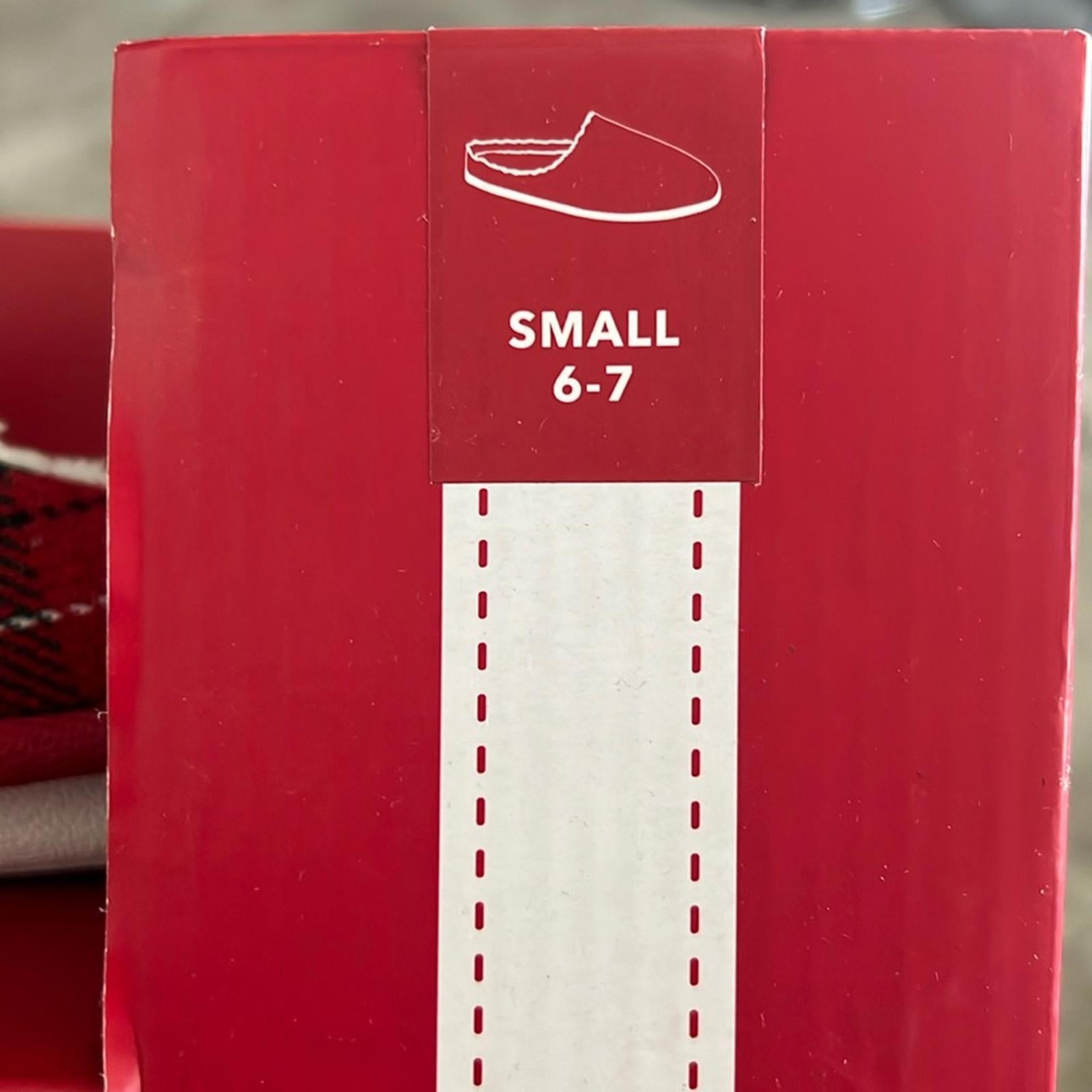 Club Room Men's Flannel Plaid Slide Slippers, (Red, Small) Size 6-7 New in Box
