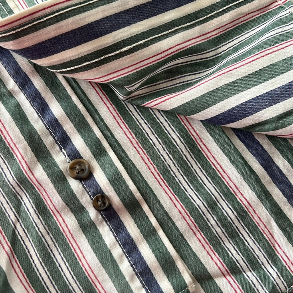 Van Heusen Wrinkle Free Casual Button Down Short Sleeve Shirt Size M (15-15.5)
