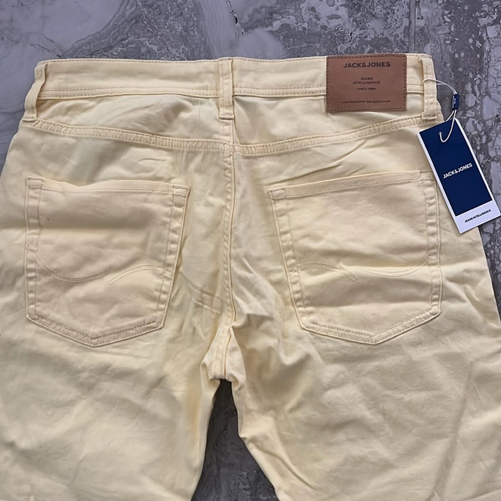 NWT Jack & Jones Men's Yellow Bowie Stretch Chino Shorts Size M New w/Tag $60