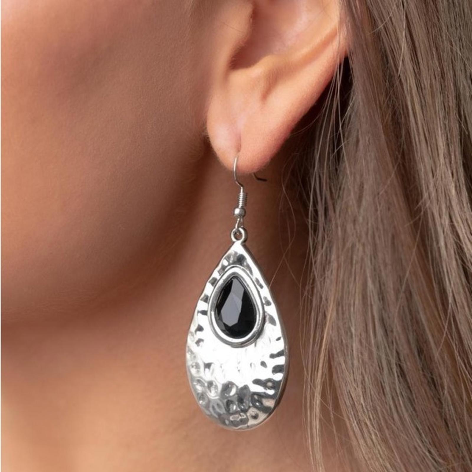 Paparazzi Tranquil Trove Hook Earrings, New w/Tag