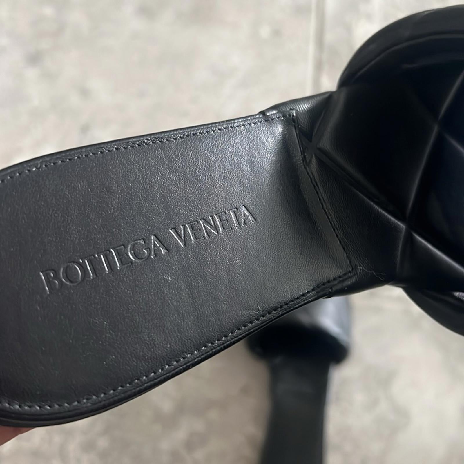 Bottega Veneta Lido Leather Flat Slides in Black, Size 42 -Like New Retail 1,250