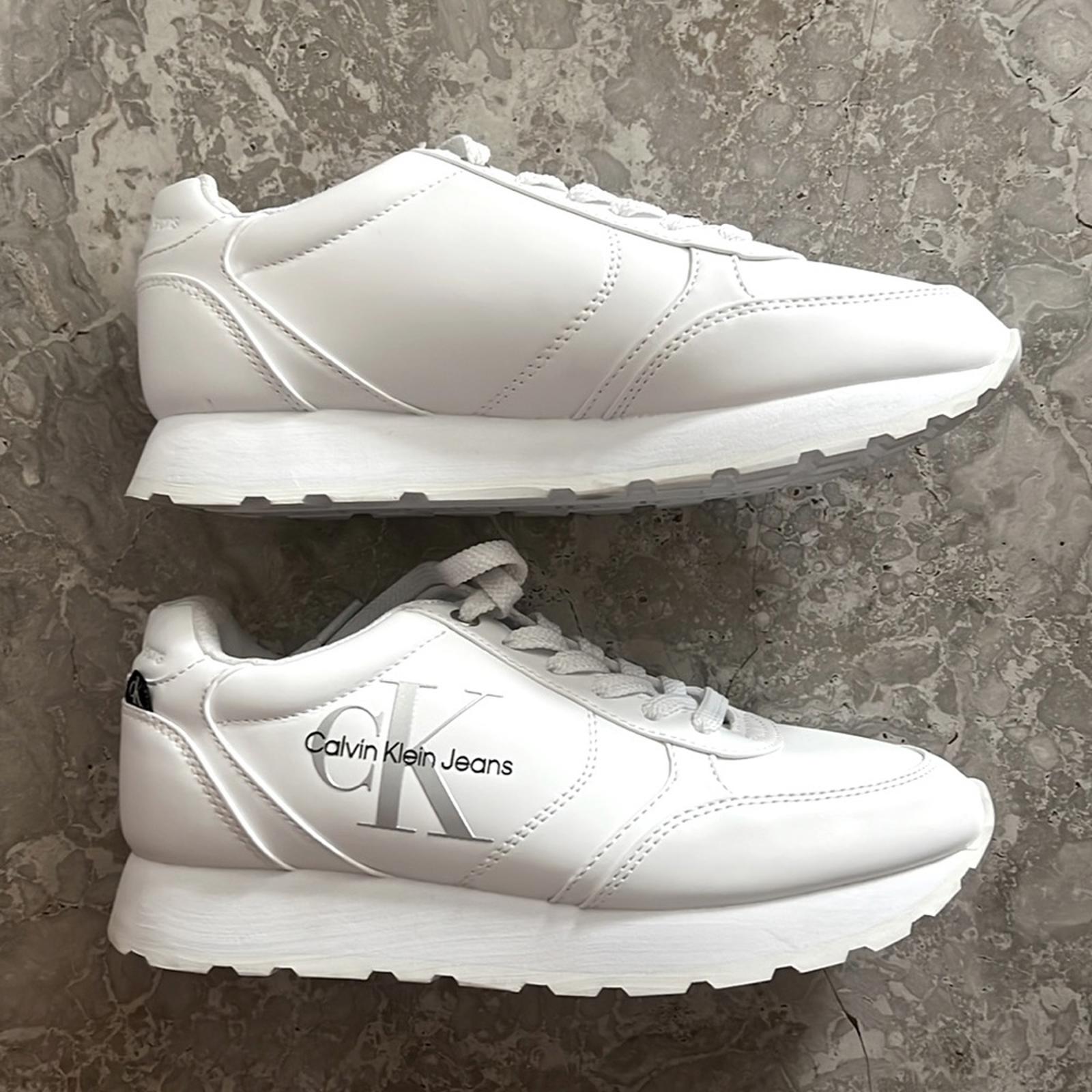 Calvin Klein Jeans Cayle Logo Casual Lace-Up Sneakers White Size 6.5M Retail $89