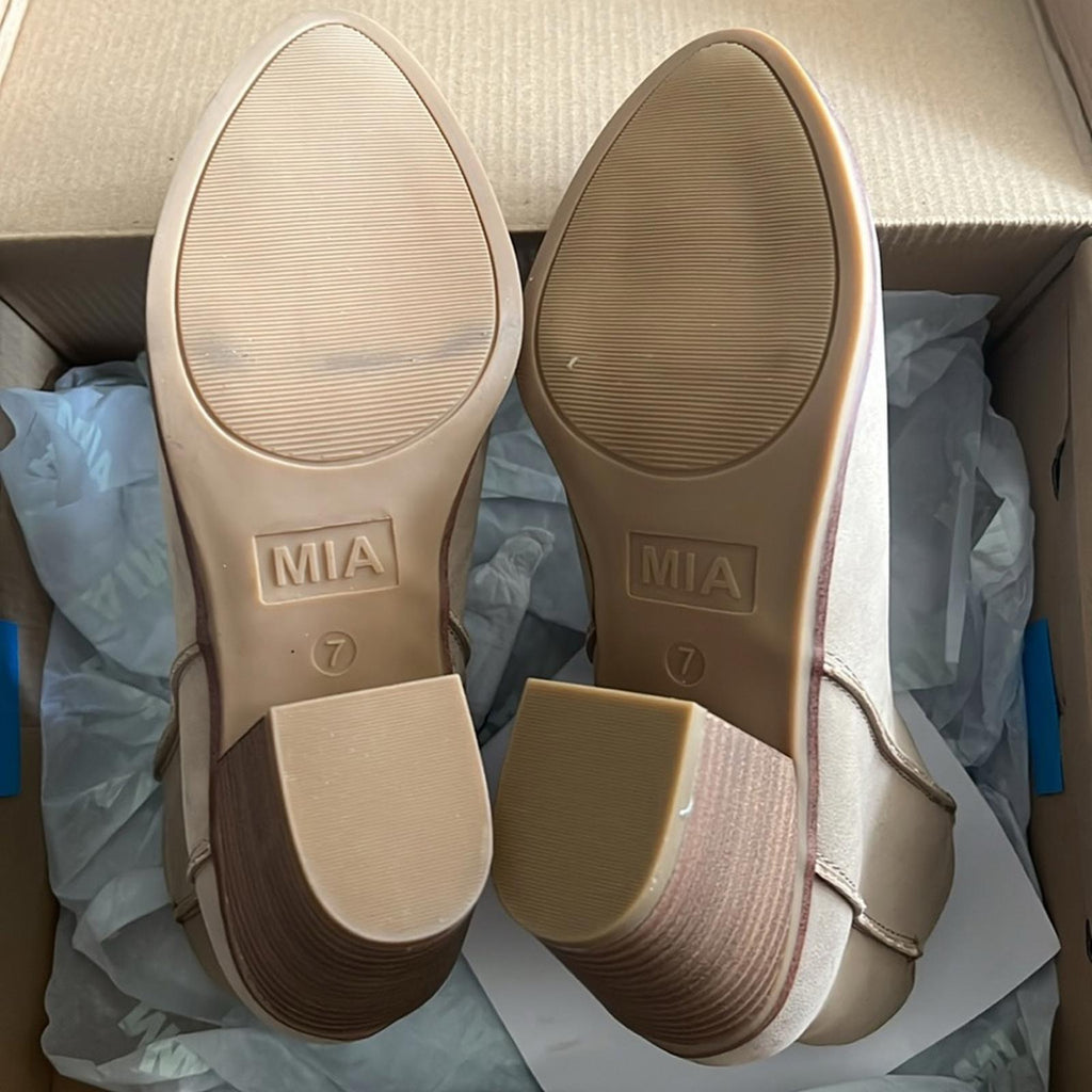 MIA Charlize Lolo Western Ankle Booties in Stone/Tan, NWT, Size 7