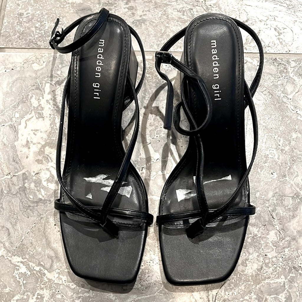 Madden Girl Marrvel Faux Leather Thong Block Heel Sandals, Size 9.5 NEW