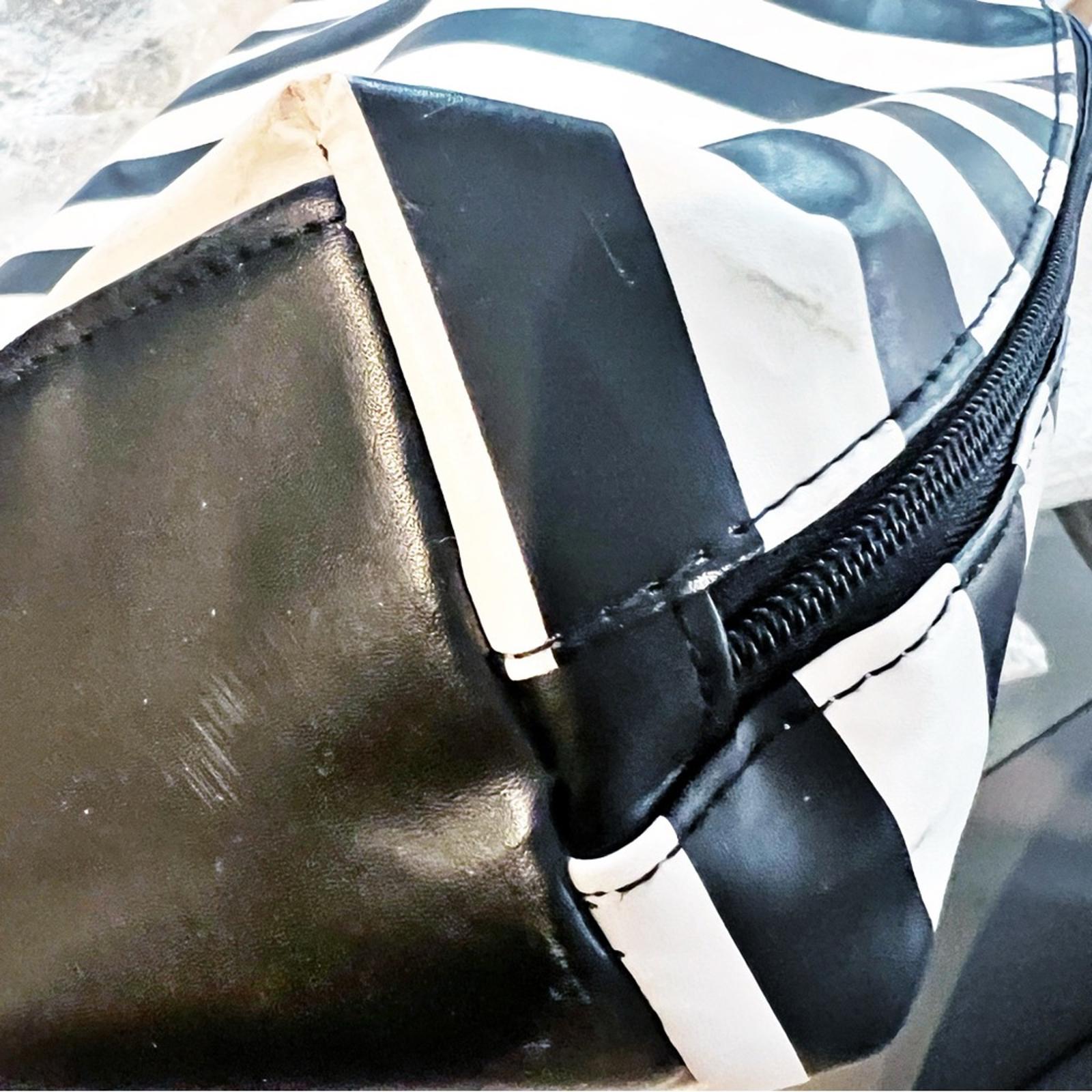 DSW Expandable Striped Tote Bag in Black, White, Néon Green, Tan