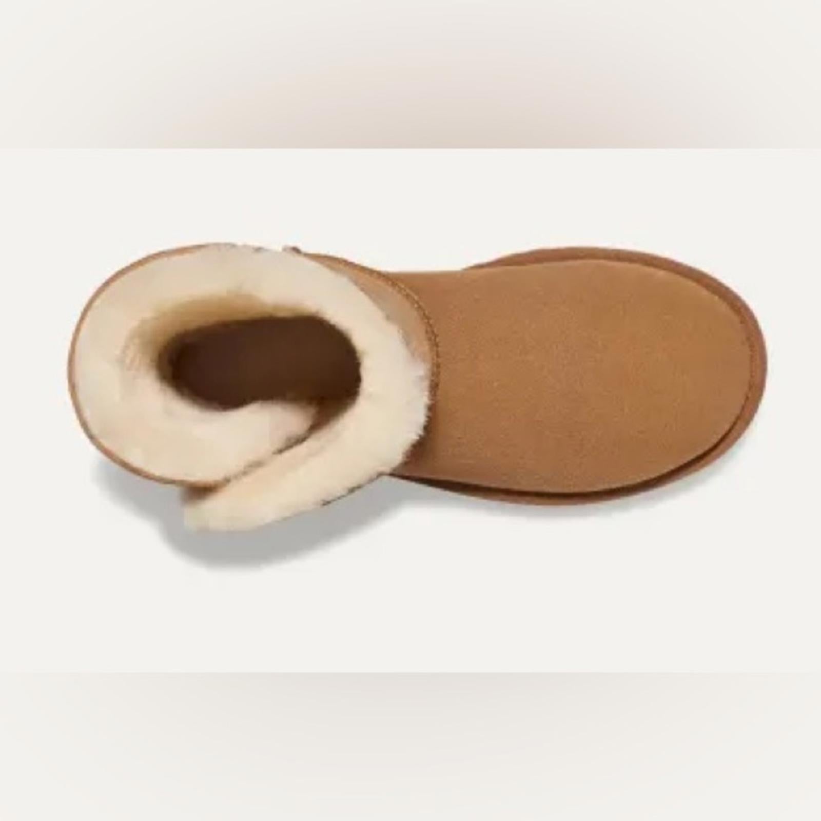 UGG Bailey Button II Boots in Chestnut, Size US11 EU42 NEW in Box