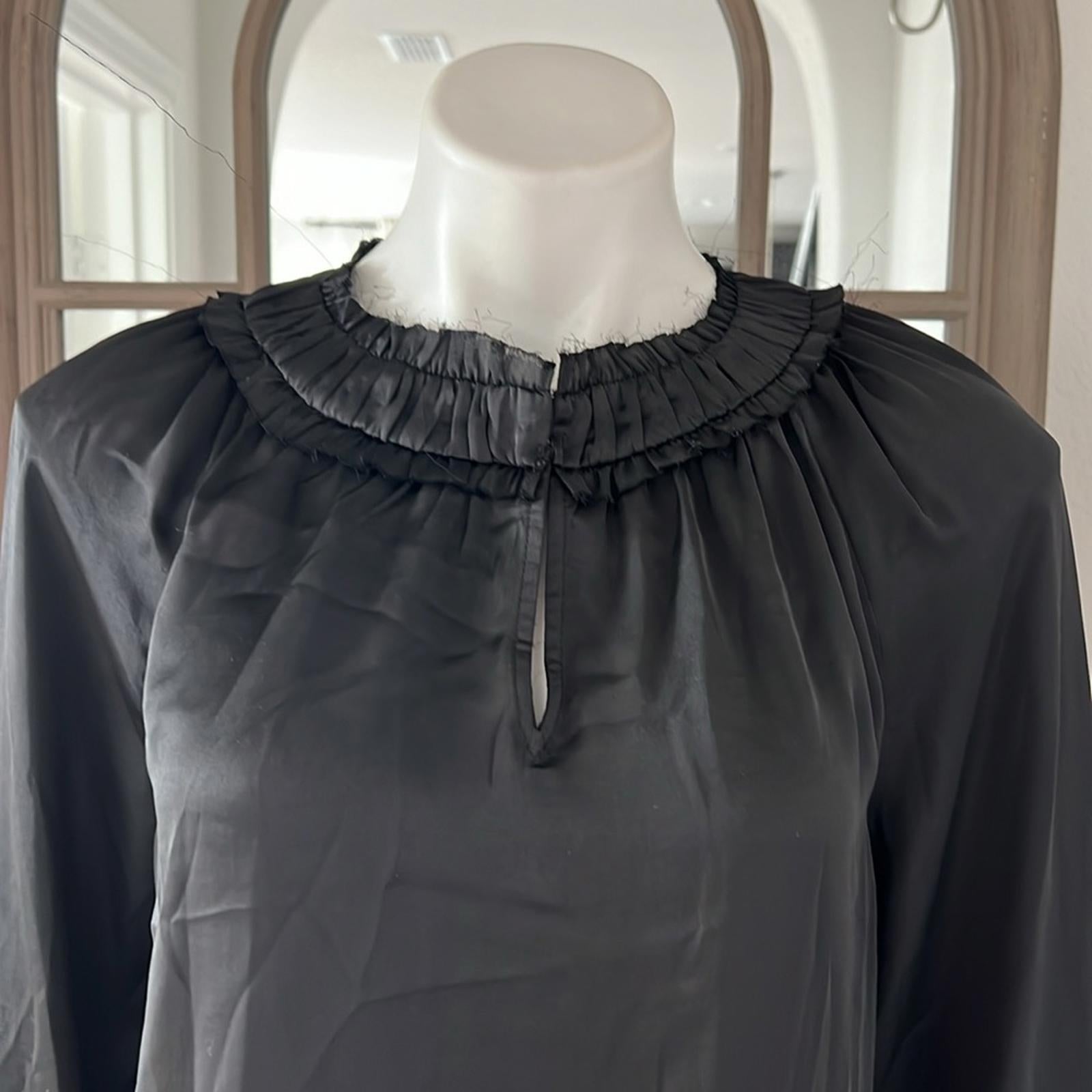 NEW Vince Camuto Ruffle Trim Blouse, Black Size XS New w/Tag Retail $89