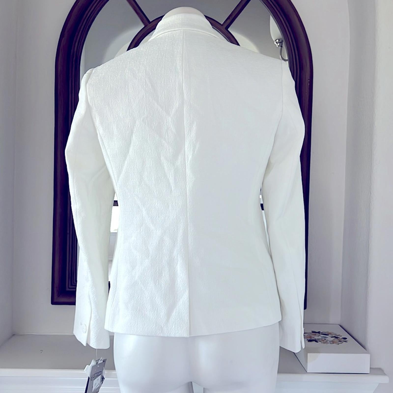 KASPER Three-Button Peak Lapel Jacket in White, Petite Size 2 New w/Tag $129
