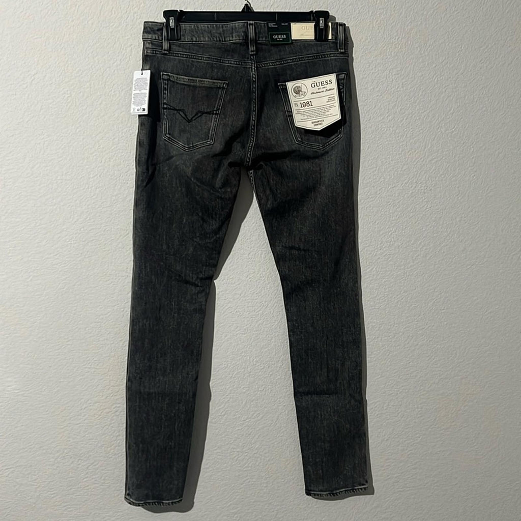 GUESS Men's Chris Slim-Straight Jeans, Size W33 x L32 NEW w/Tag $158
