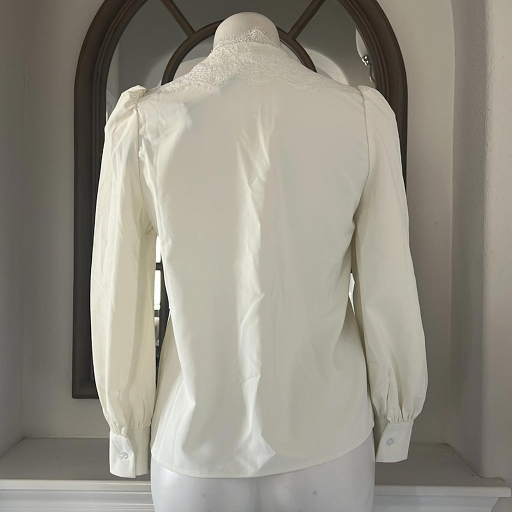 Beulah Style Lace V-Neck Blouse in White, Size XS NEW w/Tag $154