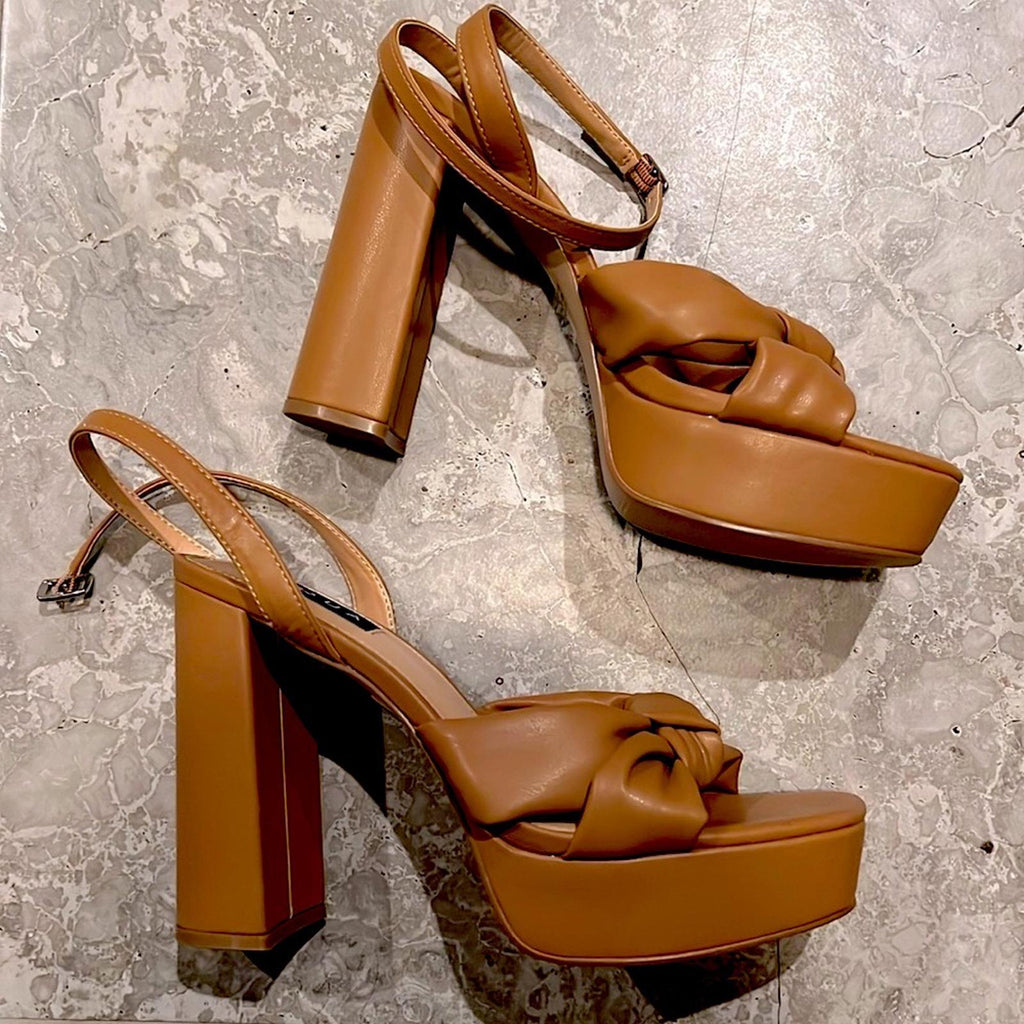 Bloomingdale’s Aqua Lory Platform High Heel Sandals in Camel, NEW, Size 10